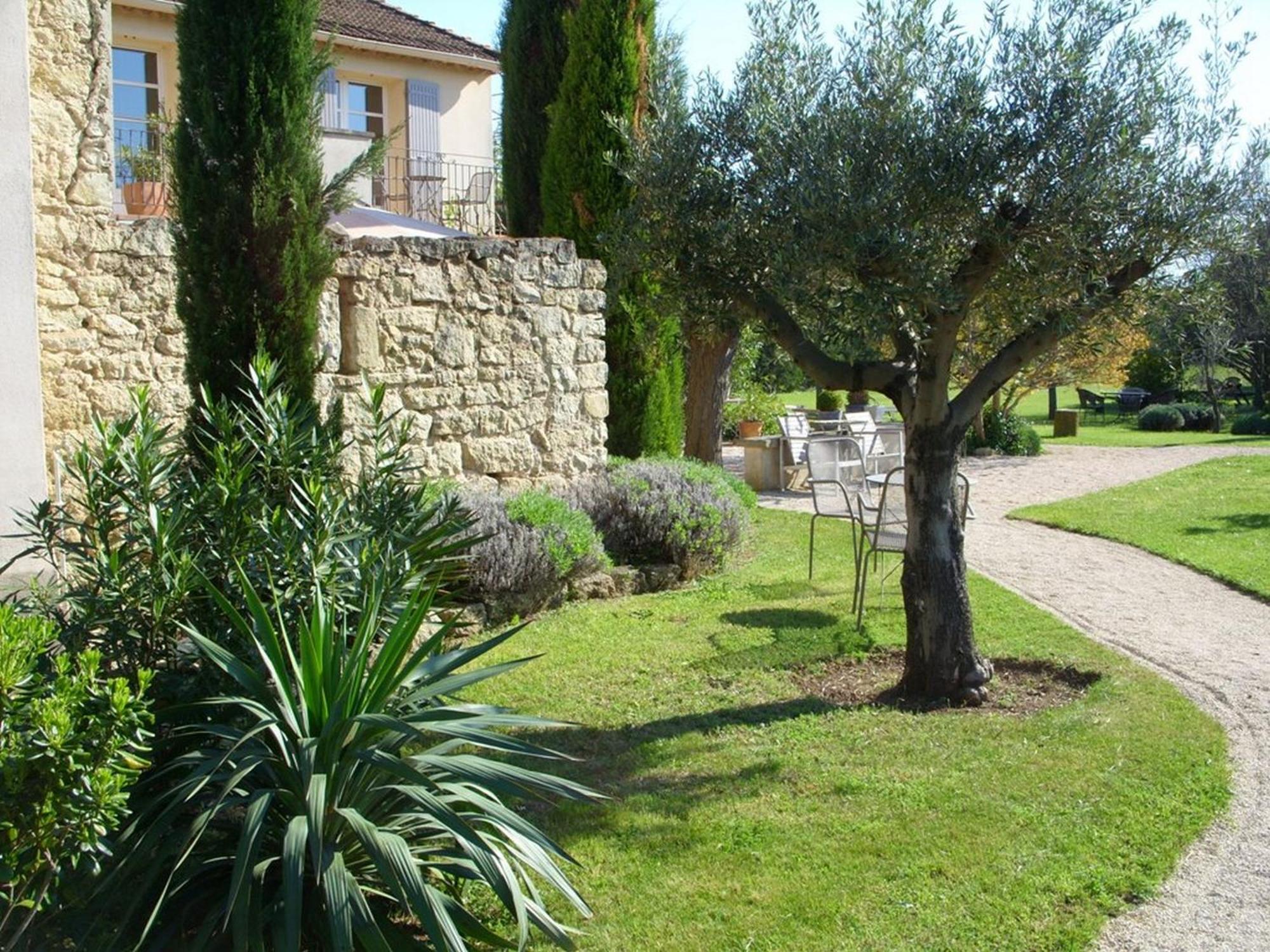 Mas Les Fleurs D'Hilaire Bed & Breakfast Monteux Exterior photo