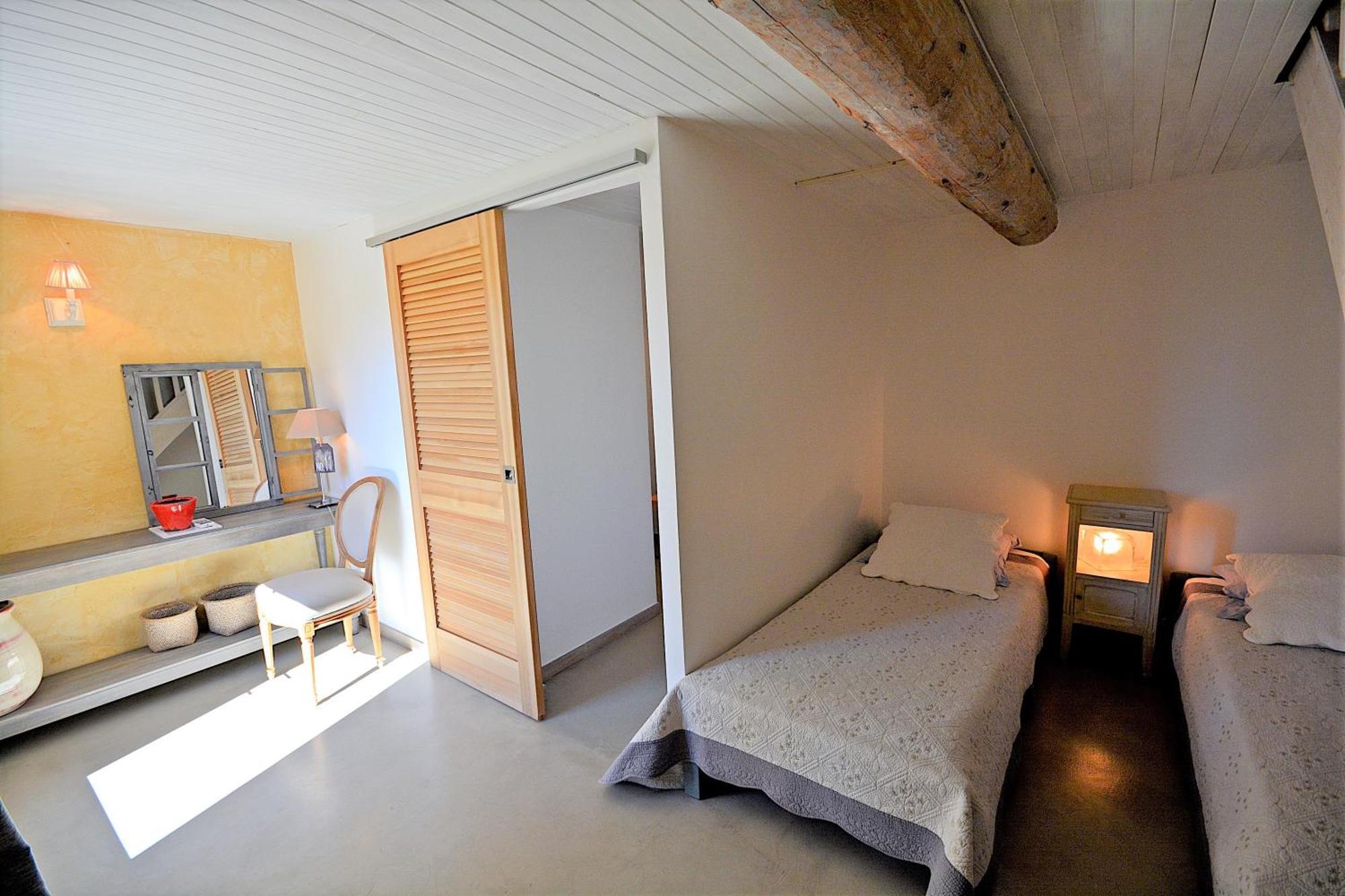 Mas Les Fleurs D'Hilaire Bed & Breakfast Monteux Room photo
